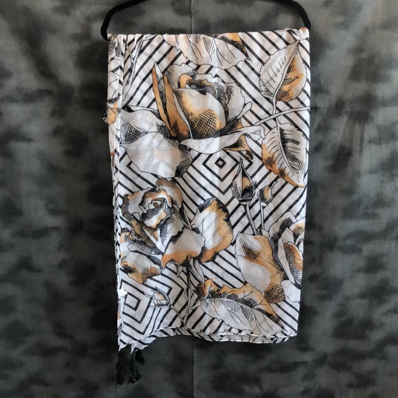 Accessories - Rose patterned scarf